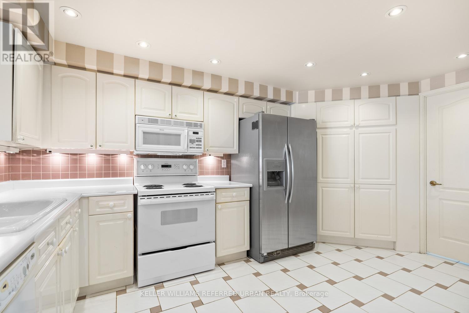 1006 - 10 Tichester Road, Toronto, Ontario  M5P 3M4 - Photo 13 - C12963738