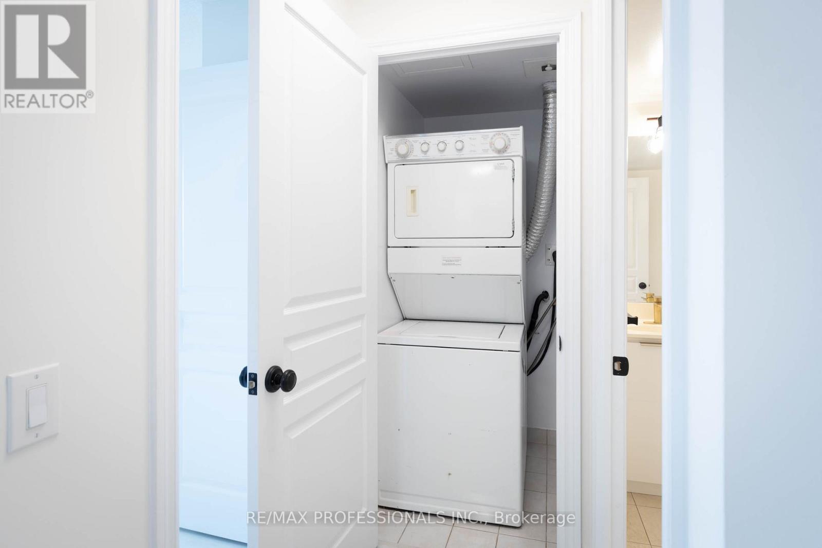 1403 - 15 Northtown Way, Toronto, Ontario  M2N 7A1 - Photo 21 - C12963280