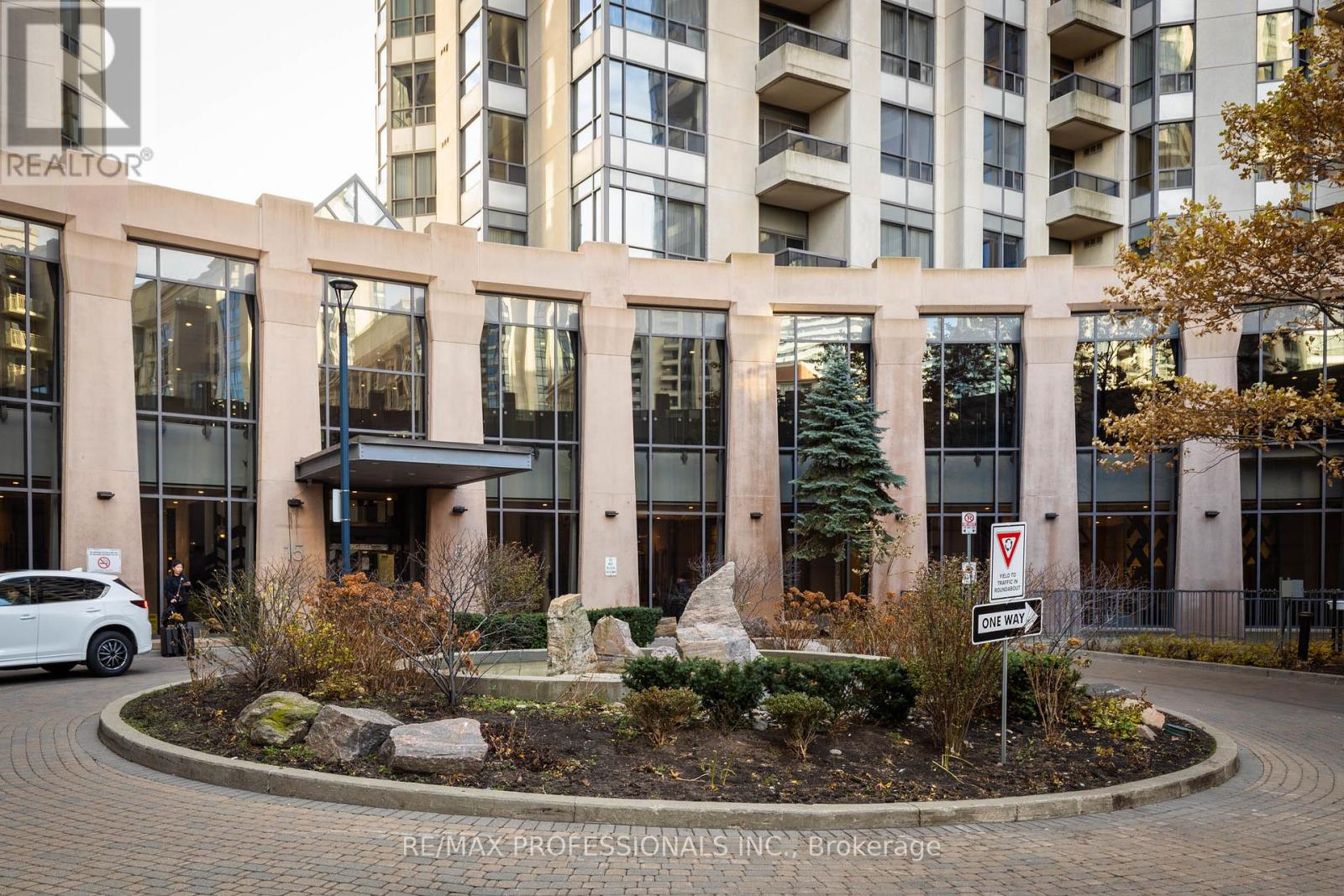 1403 - 15 Northtown Way, Toronto, Ontario  M2N 7A1 - Photo 2 - C12963280