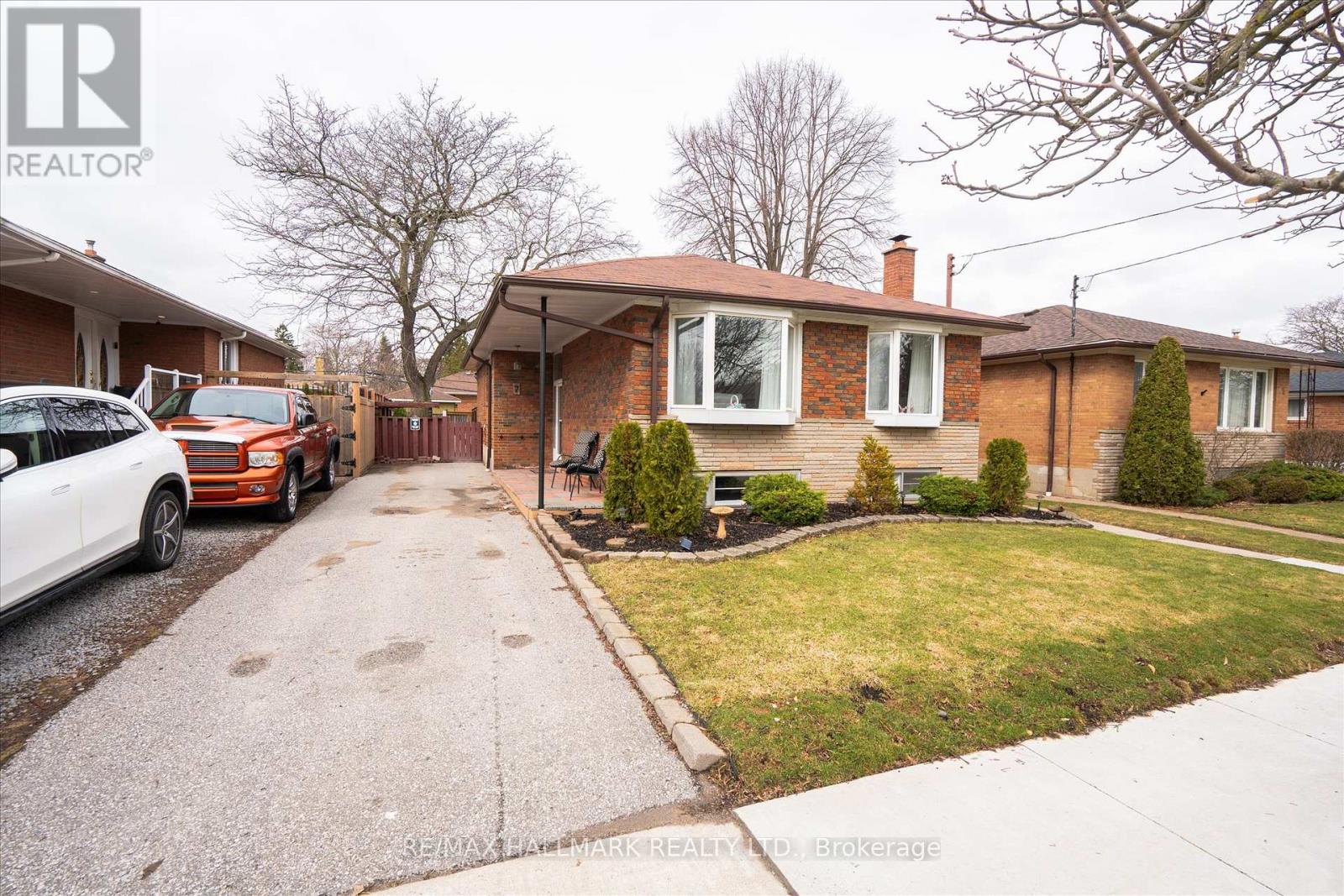 7 Grassington Crescent, Toronto, Ontario  M1G 1X4 - Photo 3 - E12963604