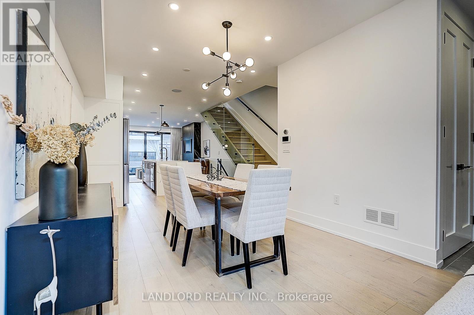 21 Shudell Avenue, Toronto, Ontario  M4J 1C5 - Photo 7 - E12963616