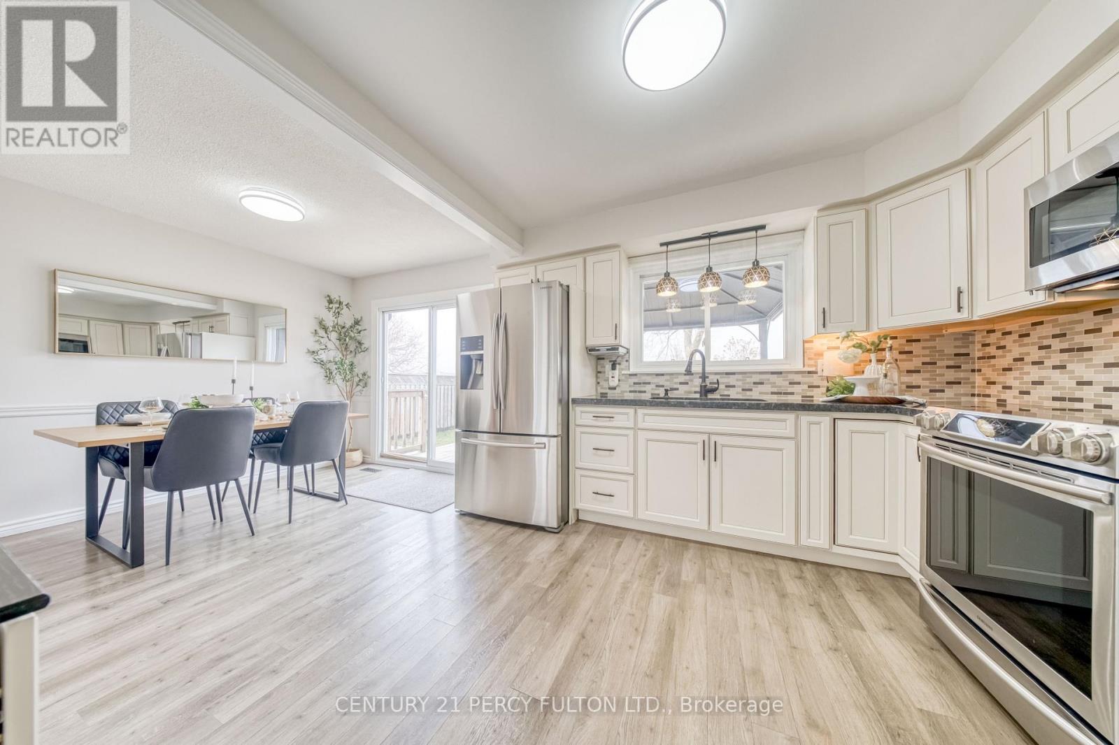 1323 Fenelon Crescent, Oshawa, Ontario  L1J 6G2 - Photo 11 - E12963646