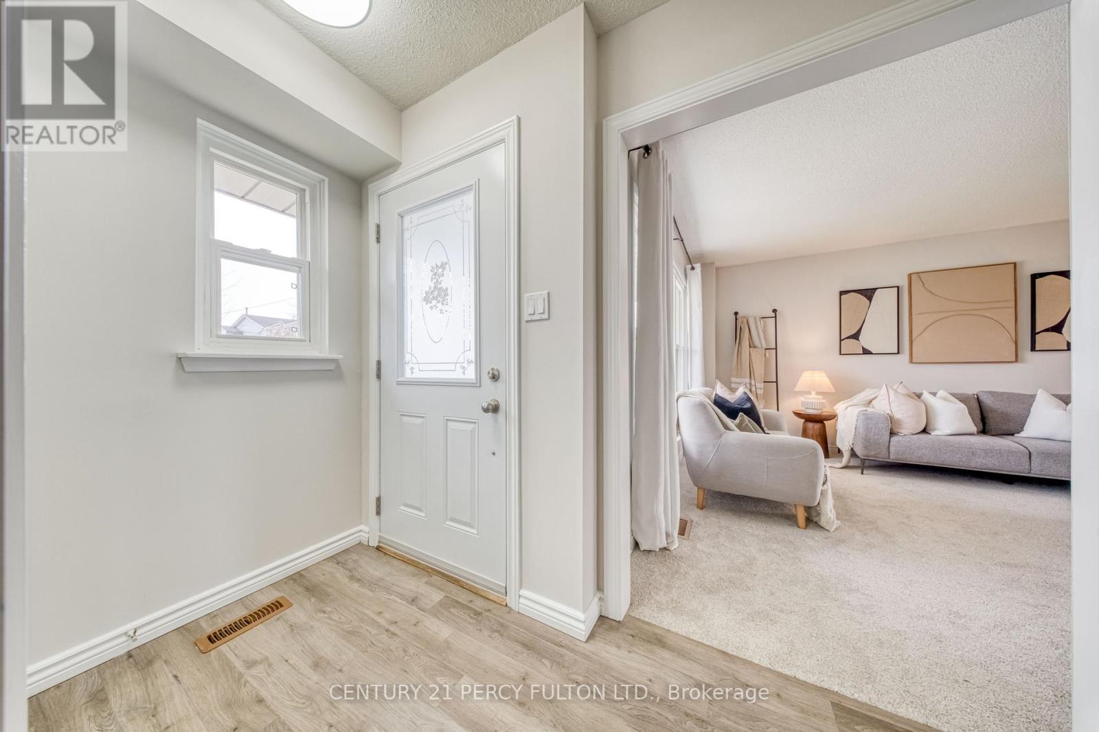 1323 Fenelon Crescent, Oshawa, Ontario  L1J 6G2 - Photo 3 - E12963646