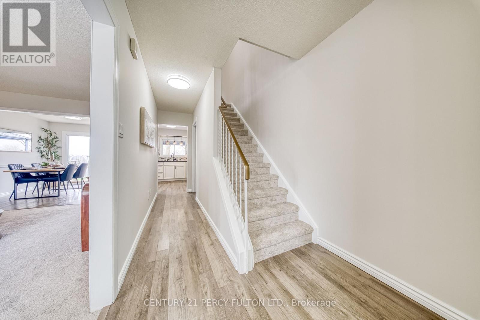 1323 Fenelon Crescent, Oshawa, Ontario  L1J 6G2 - Photo 4 - E12963646