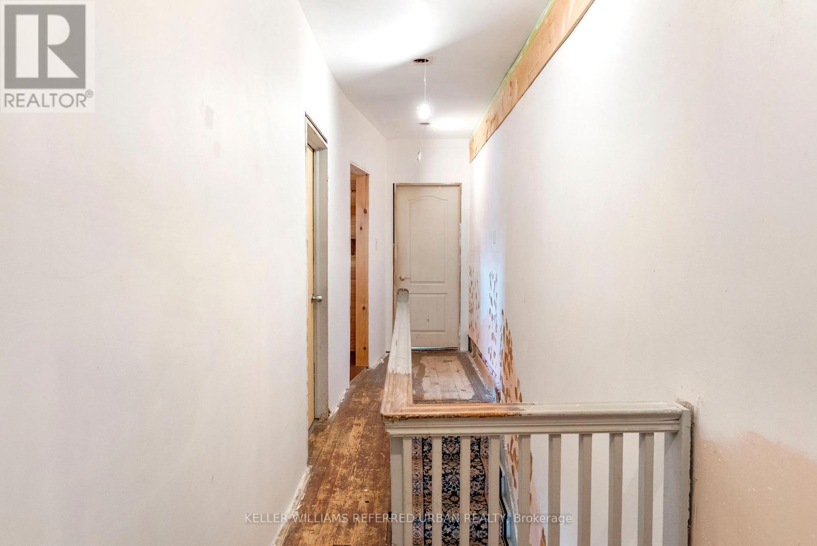 8 Woodlee Road, Toronto, Ontario  M4E 2R1 - Photo 9 - E12963648