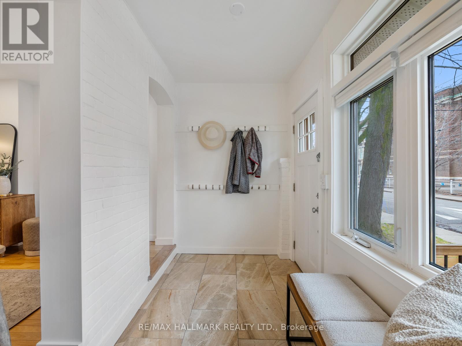 38 Larchmount Avenue, Toronto, Ontario  M4M 2Y7 - Photo 3 - E12963744