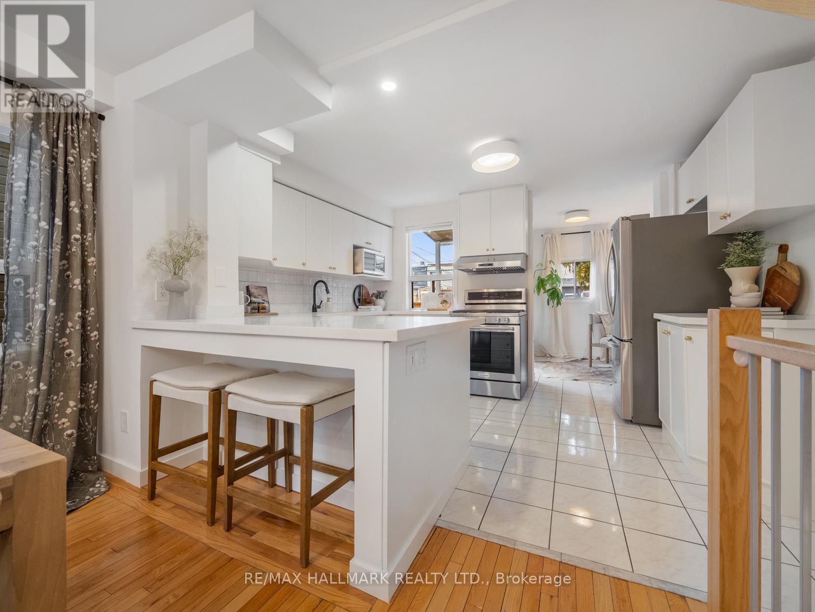 38 Larchmount Avenue, Toronto, Ontario  M4M 2Y7 - Photo 7 - E12963744