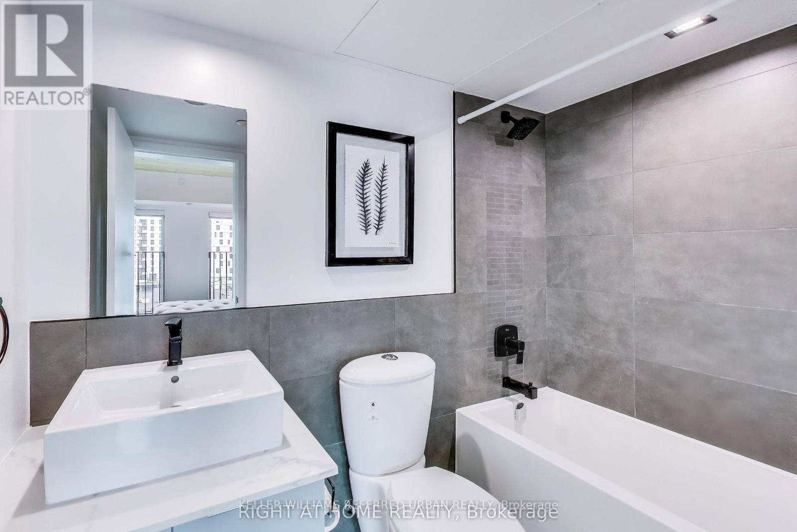 Ph - 1604 Queen Street E, Toronto, Ontario  M4L 1G2 - Photo 34 - E12963810