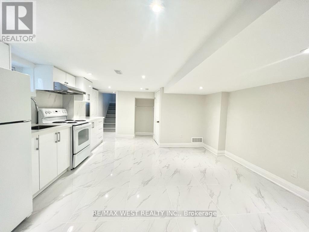 Bsmt - 4 Sutherland Avenue, Toronto, Ontario  M4C 1R8 - Photo 2 - E12963828