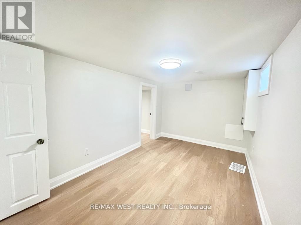 Bsmt - 4 Sutherland Avenue, Toronto, Ontario  M4C 1R8 - Photo 8 - E12963828