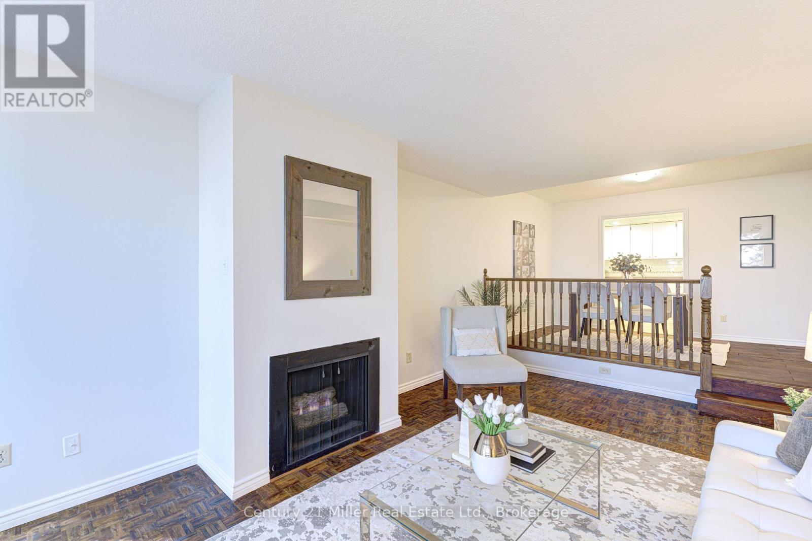 304 - 20 Speers Road, Oakville, Ontario  L6K 3R5 - Photo 3 - W12923094