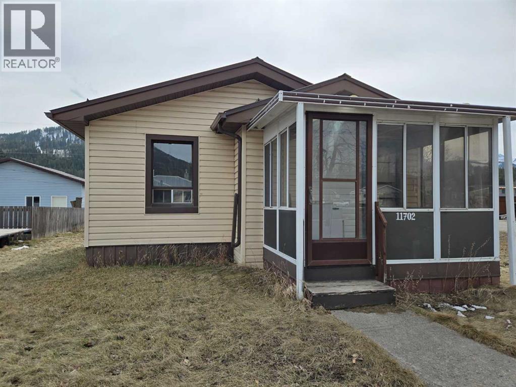 11702 21st Avenue, Blairmore, Alberta  T0K 0E0 - Photo 3 - A2297514