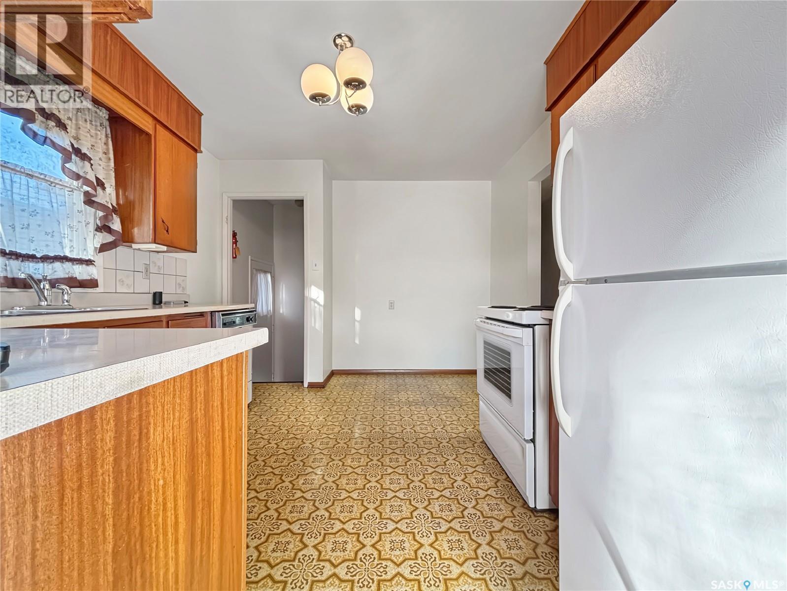 27 Walker Crescent, Saskatoon, Saskatchewan  S7L 4H7 - Photo 6 - SK032231