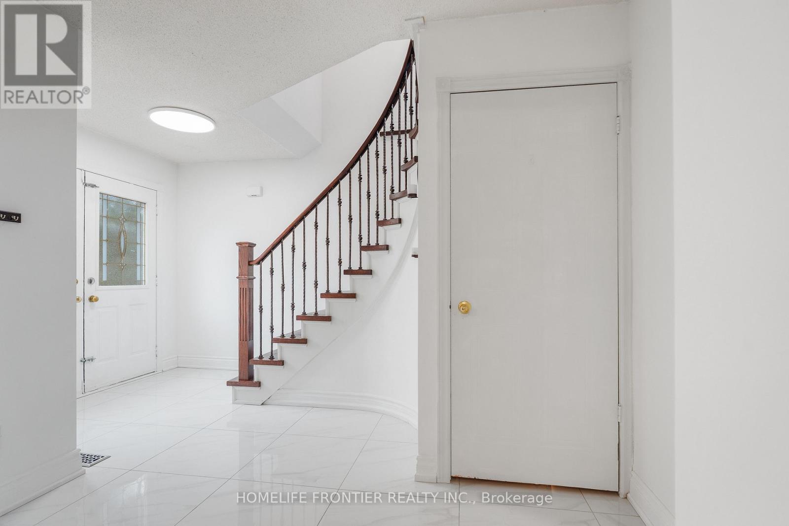 55 Attridge Drive, Aurora, Ontario  L4G 6J4 - Photo 9 - N12963458