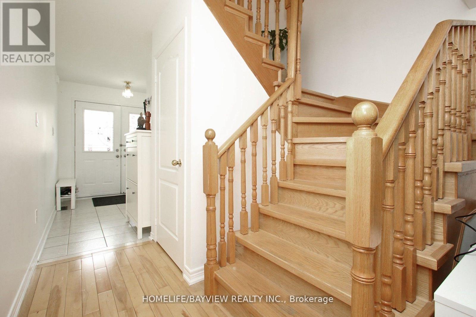 6 Winklers Lane, Markham, Ontario  L6B 1C4 - Photo 4 - N12963476