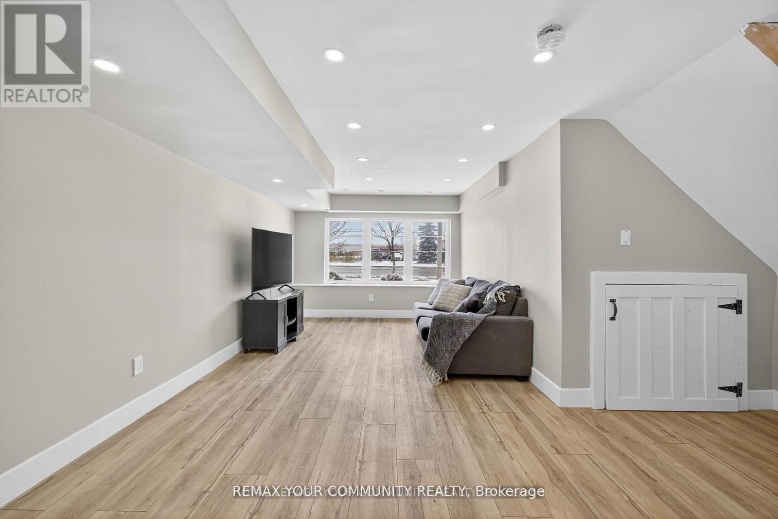 193 Zokol Drive, Aurora, Ontario  L4G 0B8 - Photo 17 - N12963490