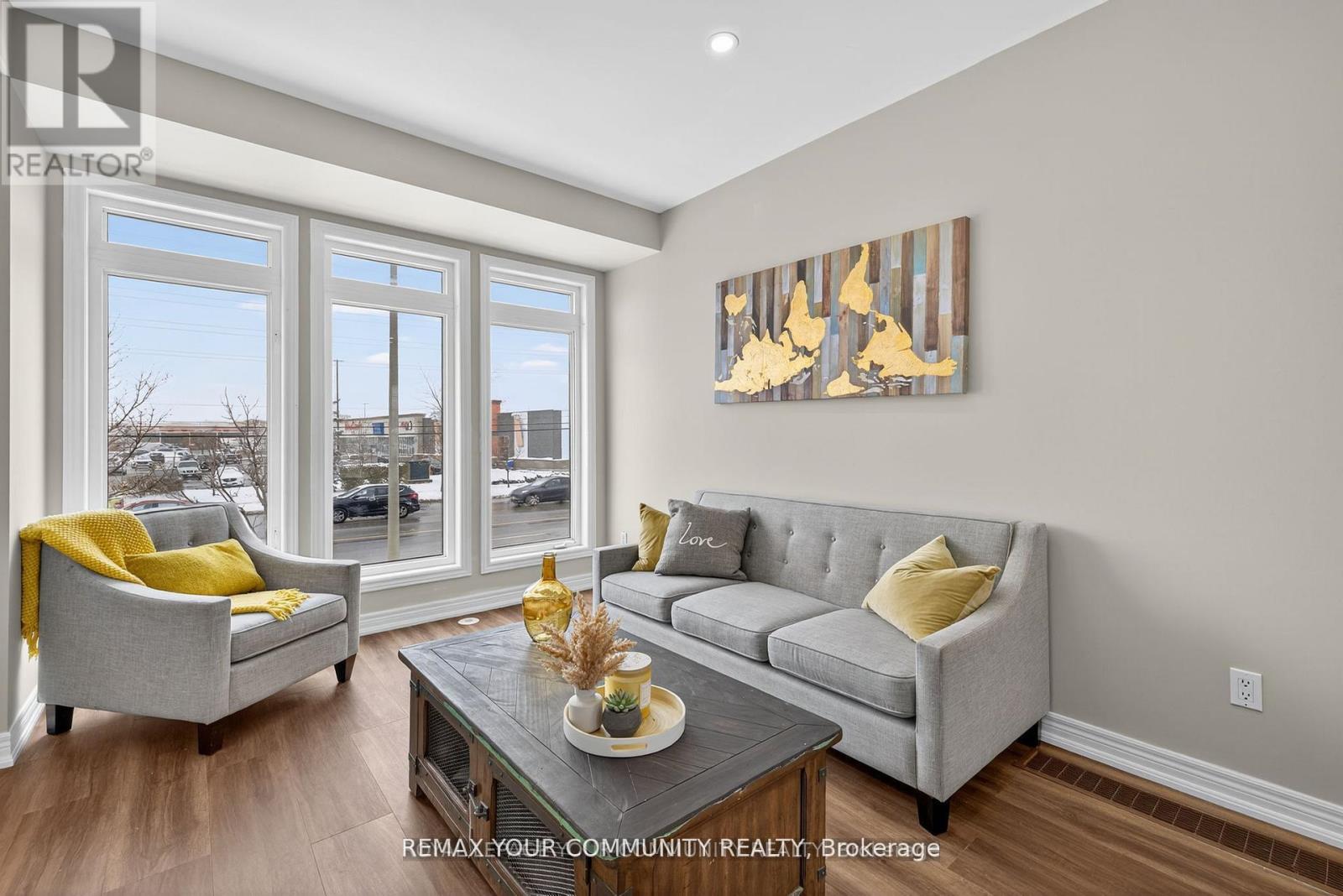 193 Zokol Drive, Aurora, Ontario  L4G 0B8 - Photo 4 - N12963490