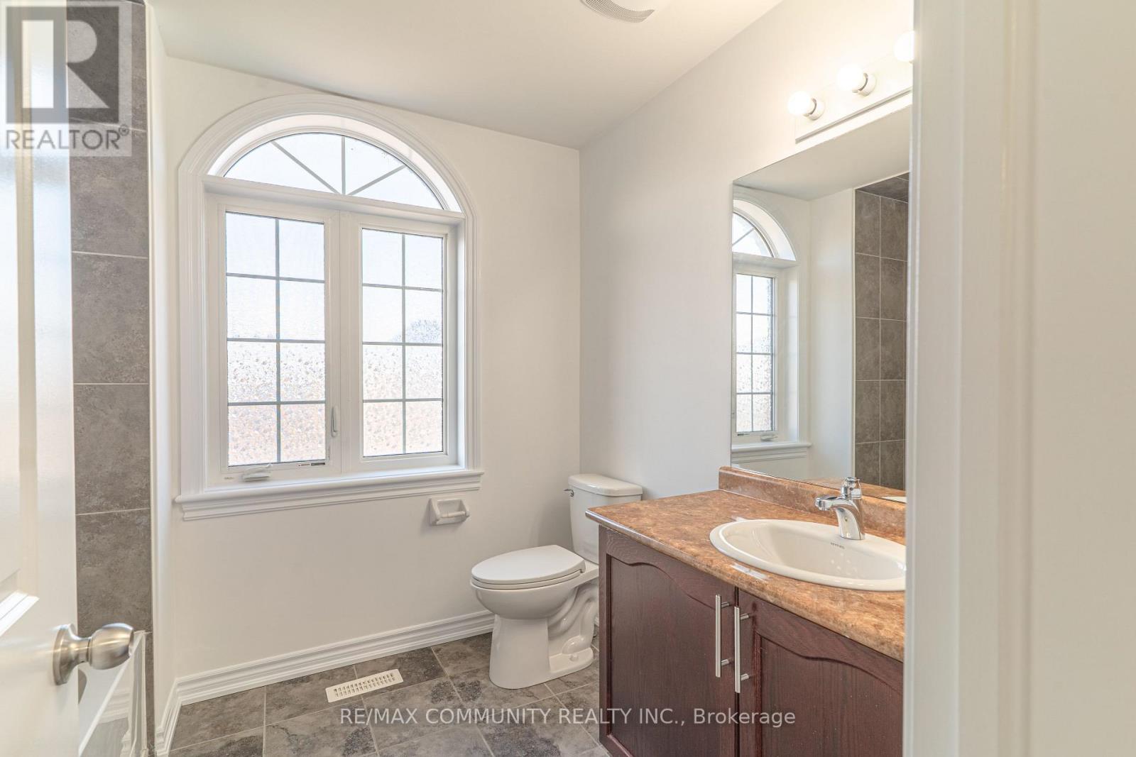 27 Bamburg Street, Georgina, Ontario L0E 1R0 - Photo 23 - N12963518