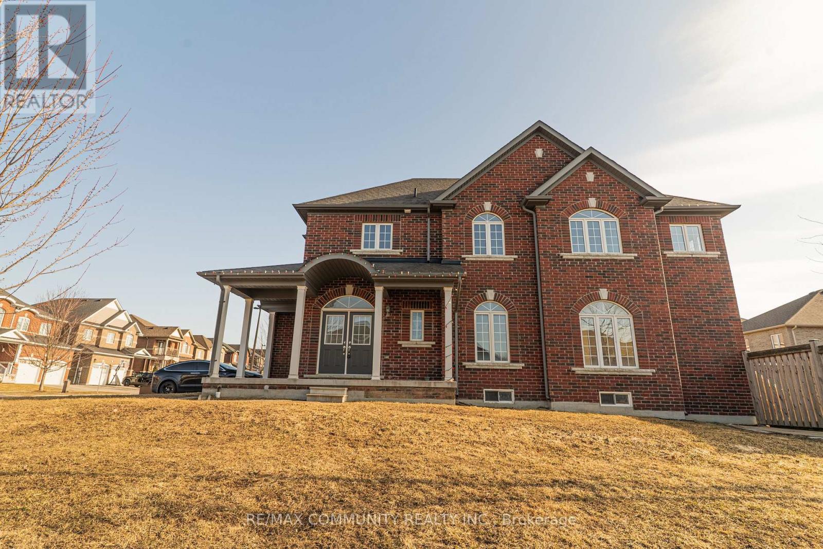 27 Bamburg Street, Georgina, Ontario L0E 1R0 - Photo 3 - N12963518