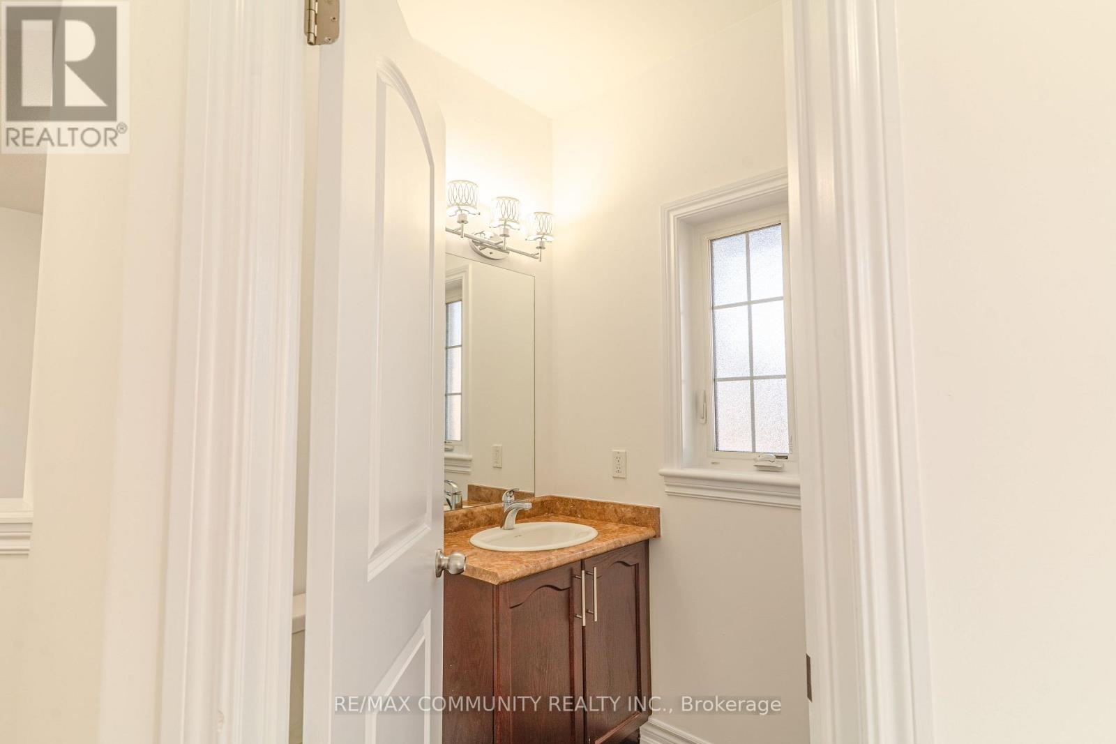 27 Bamburg Street, Georgina, Ontario L0E 1R0 - Photo 6 - N12963518