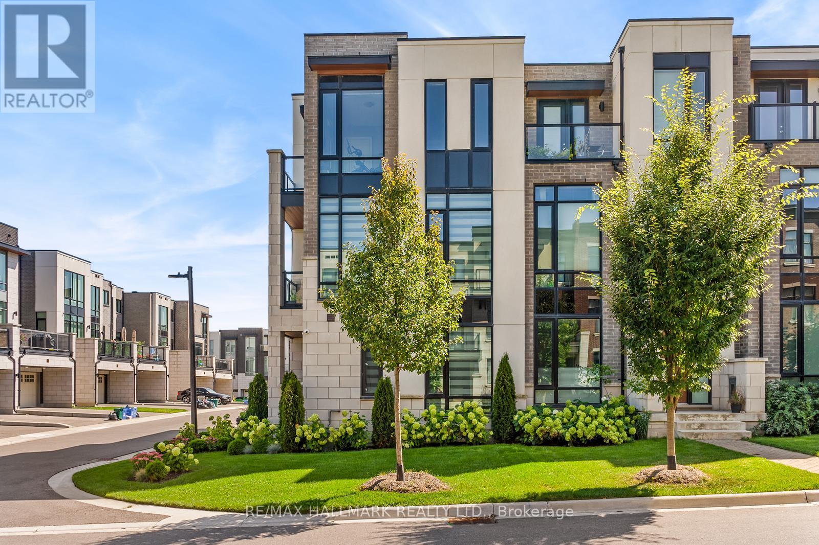 15 Carrville Woods Circle, Vaughan, Ontario  L6A 4Z6 - Photo 2 - N12963540