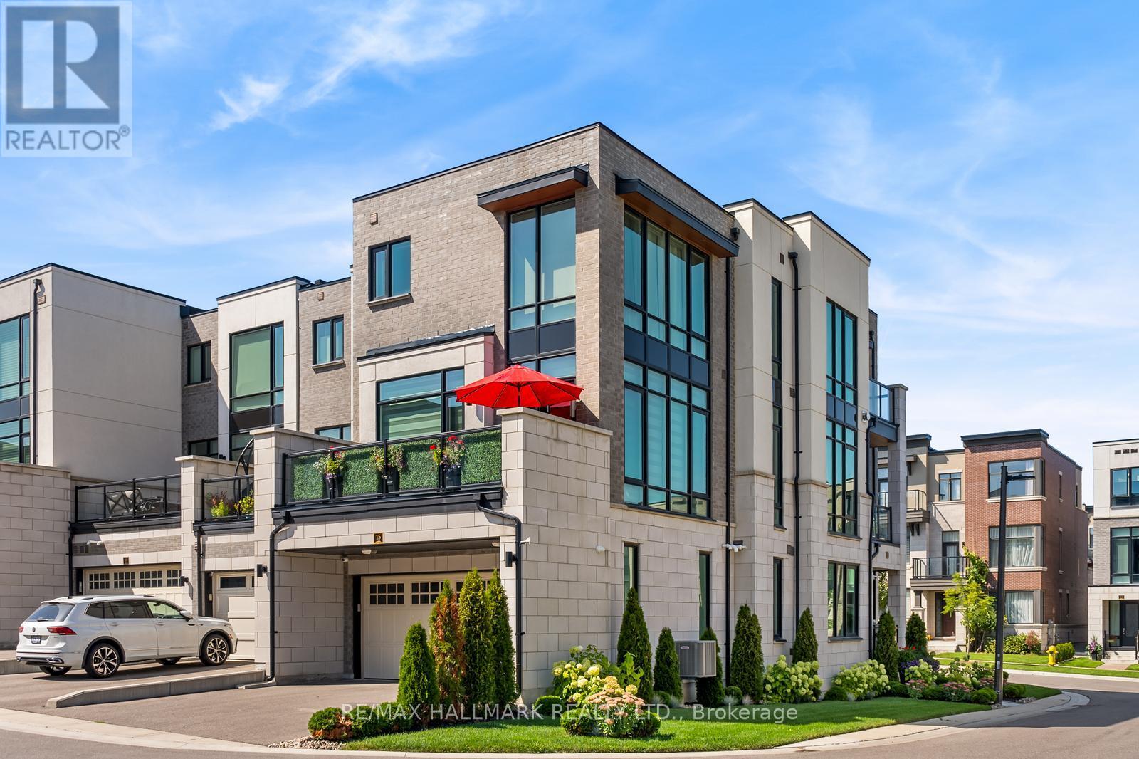 15 Carrville Woods Circle, Vaughan, Ontario  L6A 4Z6 - Photo 3 - N12963540