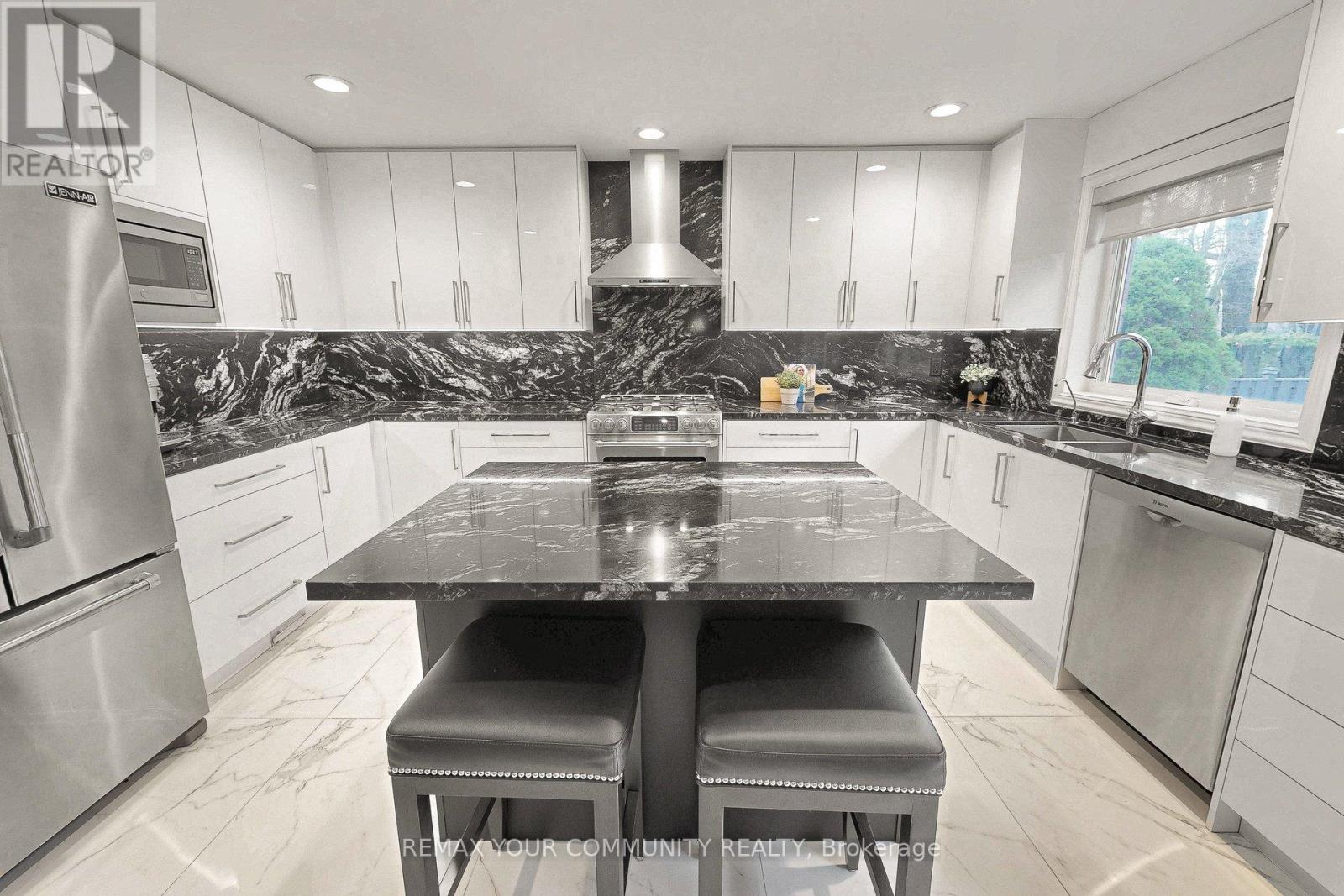 186 Wigwoss Drive, Vaughan, Ontario  L4L 4H2 - Photo 12 - N12963566