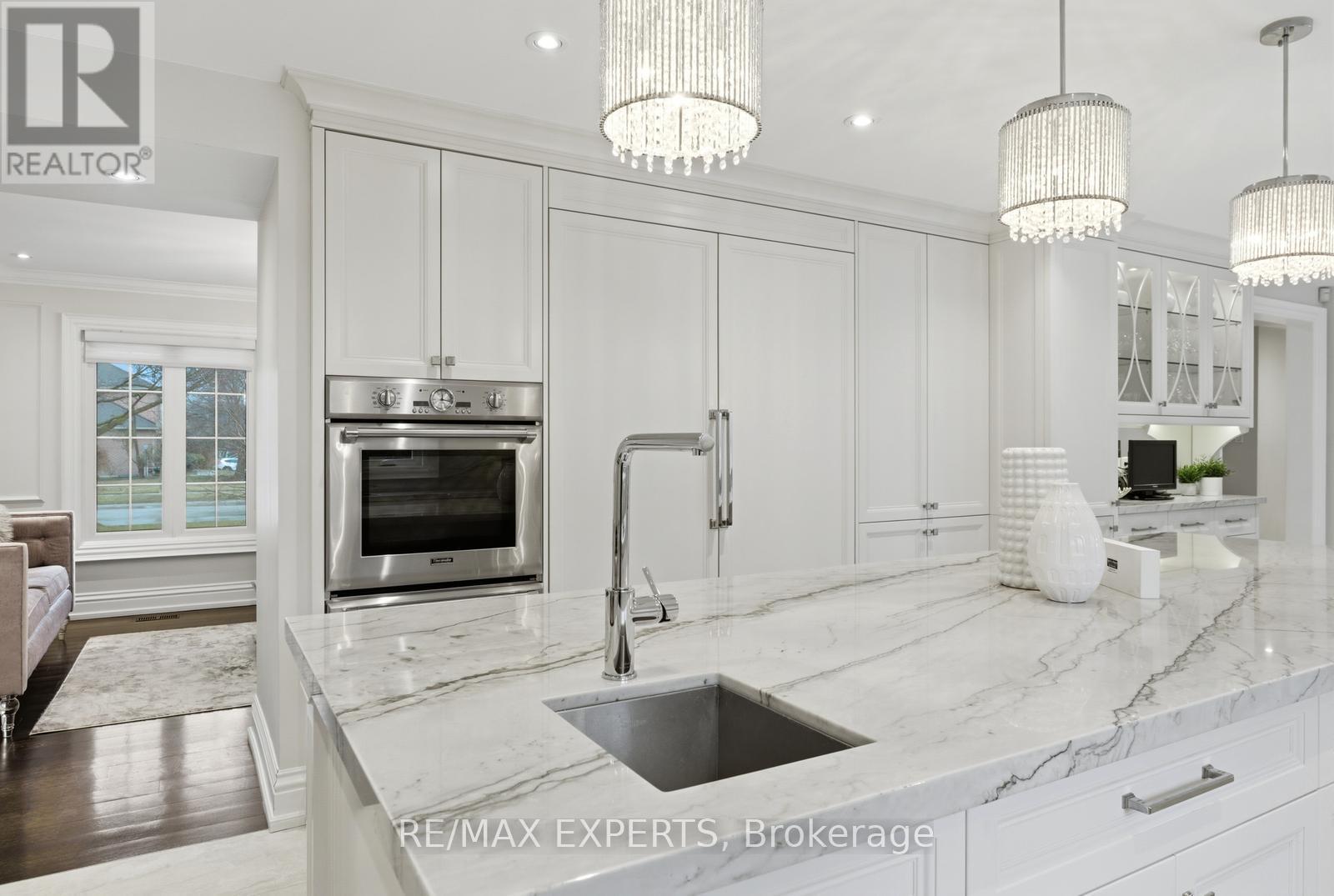 102 Kiloran Avenue, Vaughan, Ontario  L4L 3A8 - Photo 12 - N12963586