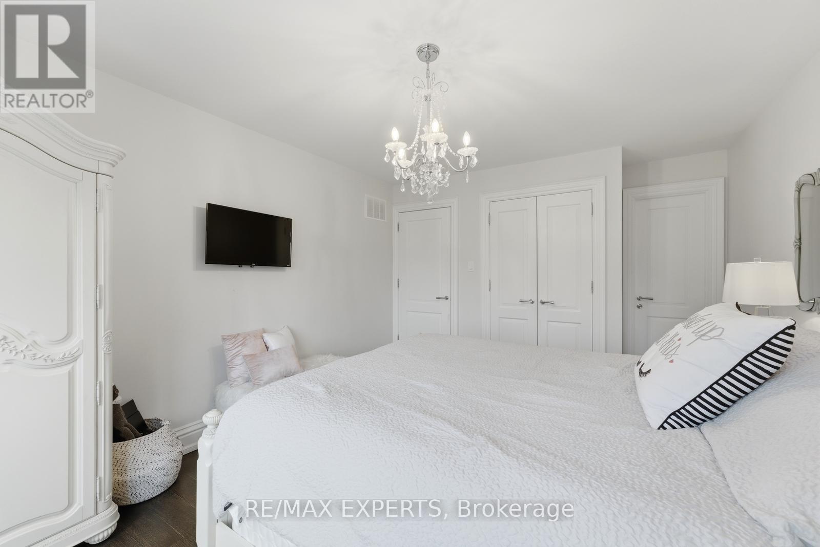 102 Kiloran Avenue, Vaughan, Ontario  L4L 3A8 - Photo 34 - N12963586