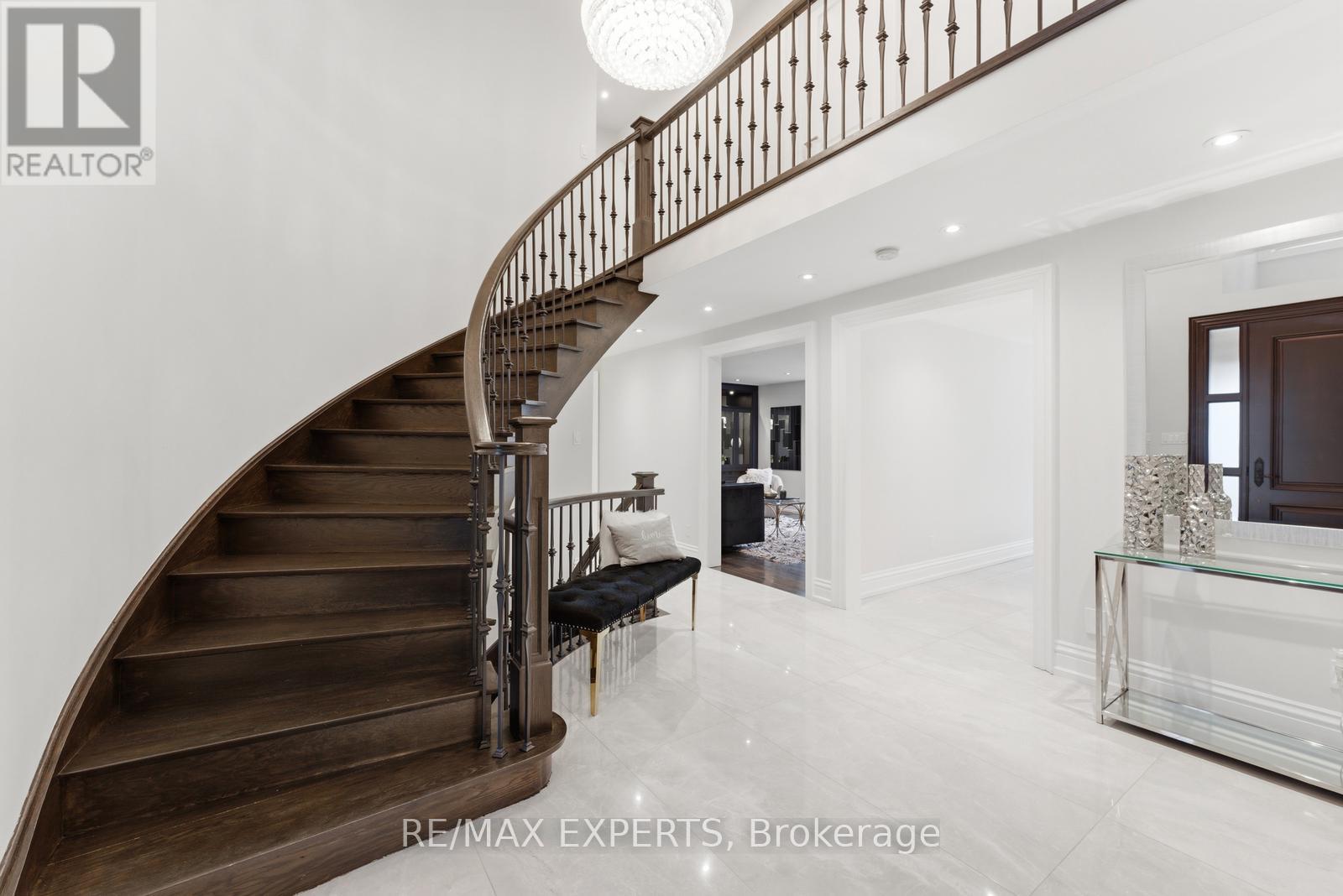 102 Kiloran Avenue, Vaughan, Ontario  L4L 3A8 - Photo 5 - N12963586