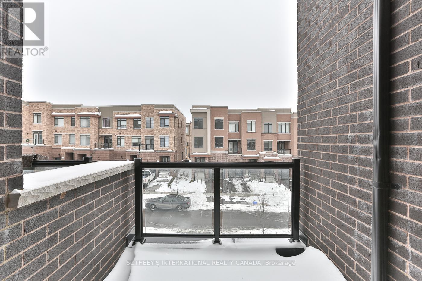 101 Glengarry Crescent, Vaughan, Ontario  L6A 4Z5 - Photo 10 - N12963618