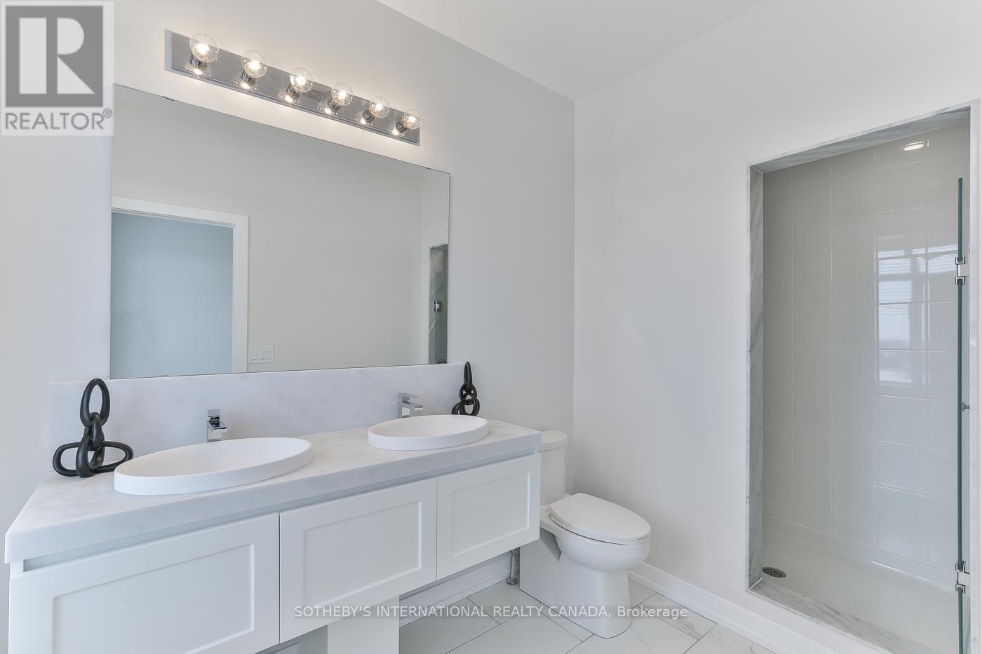 101 Glengarry Crescent, Vaughan, Ontario  L6A 4Z5 - Photo 13 - N12963618