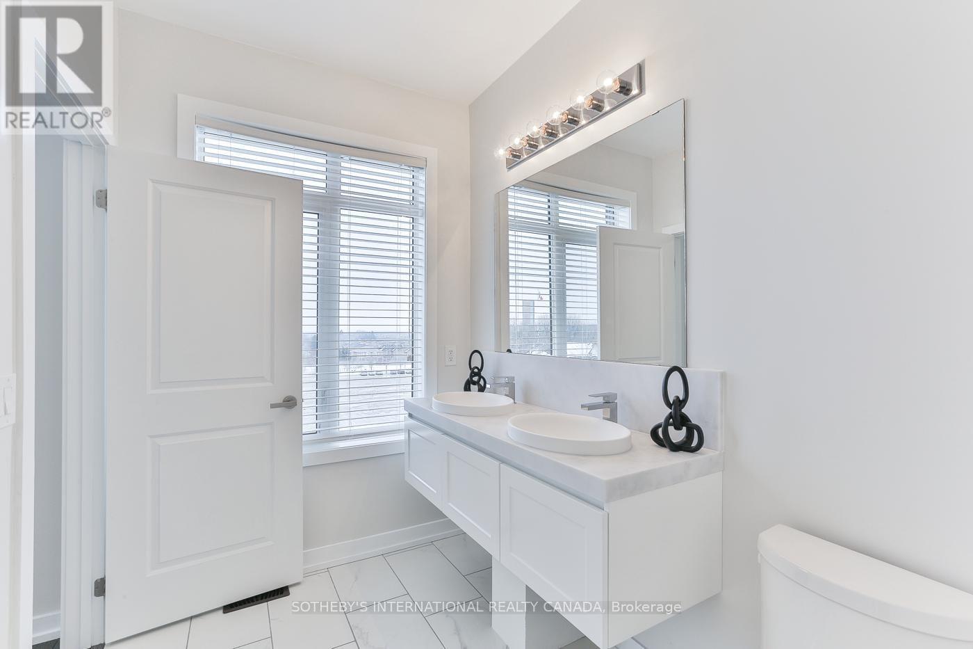 101 Glengarry Crescent, Vaughan, Ontario  L6A 4Z5 - Photo 14 - N12963618