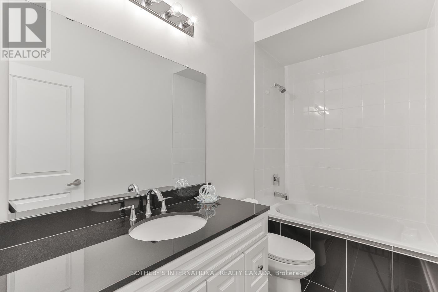 101 Glengarry Crescent, Vaughan, Ontario  L6A 4Z5 - Photo 17 - N12963618