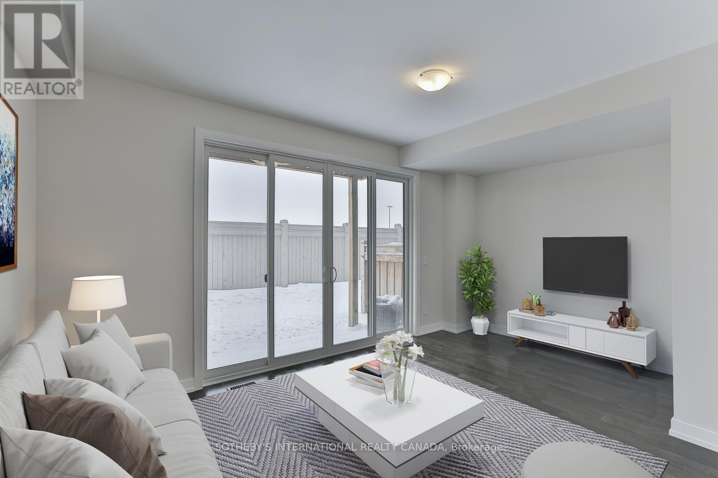 101 Glengarry Crescent, Vaughan, Ontario  L6A 4Z5 - Photo 3 - N12963618