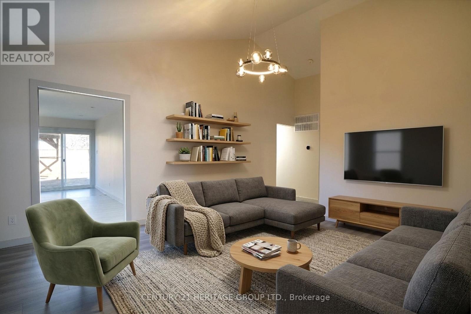 236 Simcoe Avenue, Georgina, Ontario L4P 2H8 - Photo 10 - N12963636