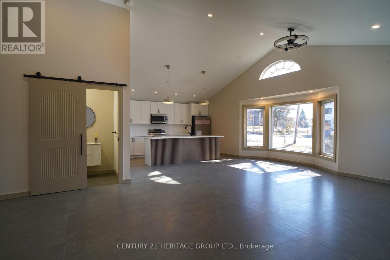 236 Simcoe Avenue, Georgina, Ontario L4P 2H8 - Photo 18 - N12963636