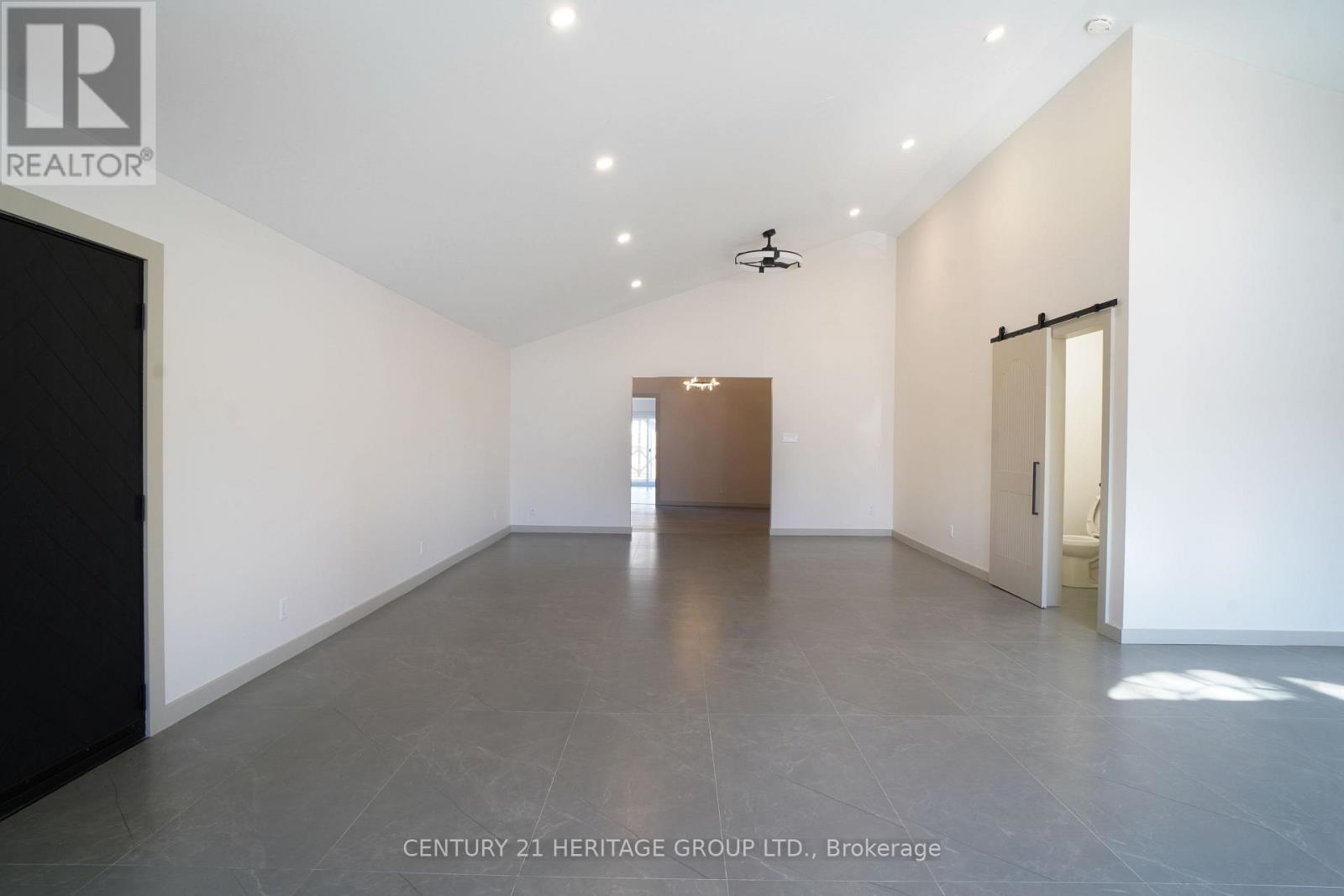 236 Simcoe Avenue, Georgina, Ontario L4P 2H8 - Photo 19 - N12963636