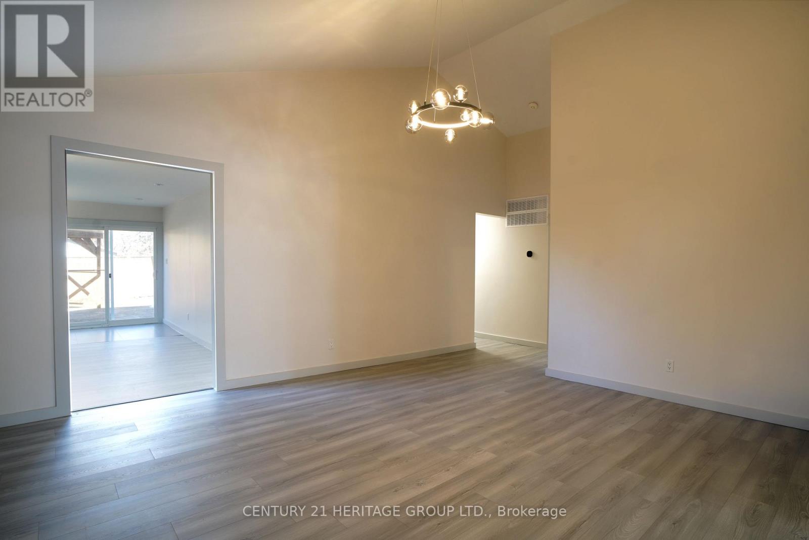 236 Simcoe Avenue, Georgina, Ontario L4P 2H8 - Photo 21 - N12963636