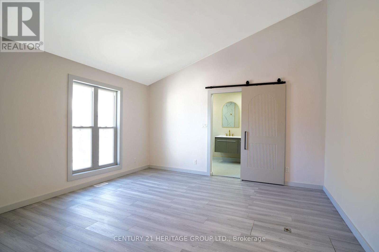 236 Simcoe Avenue, Georgina, Ontario L4P 2H8 - Photo 23 - N12963636