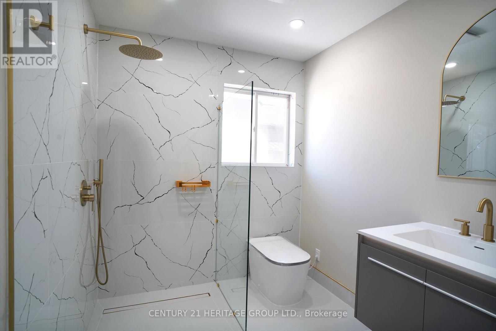 236 Simcoe Avenue, Georgina, Ontario L4P 2H8 - Photo 25 - N12963636