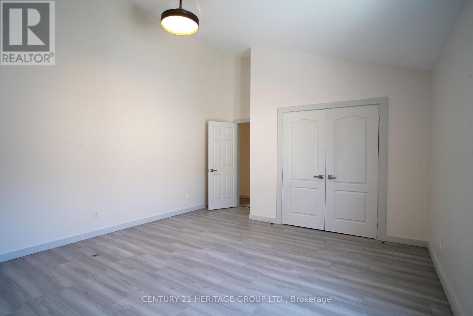 236 Simcoe Avenue, Georgina, Ontario L4P 2H8 - Photo 26 - N12963636