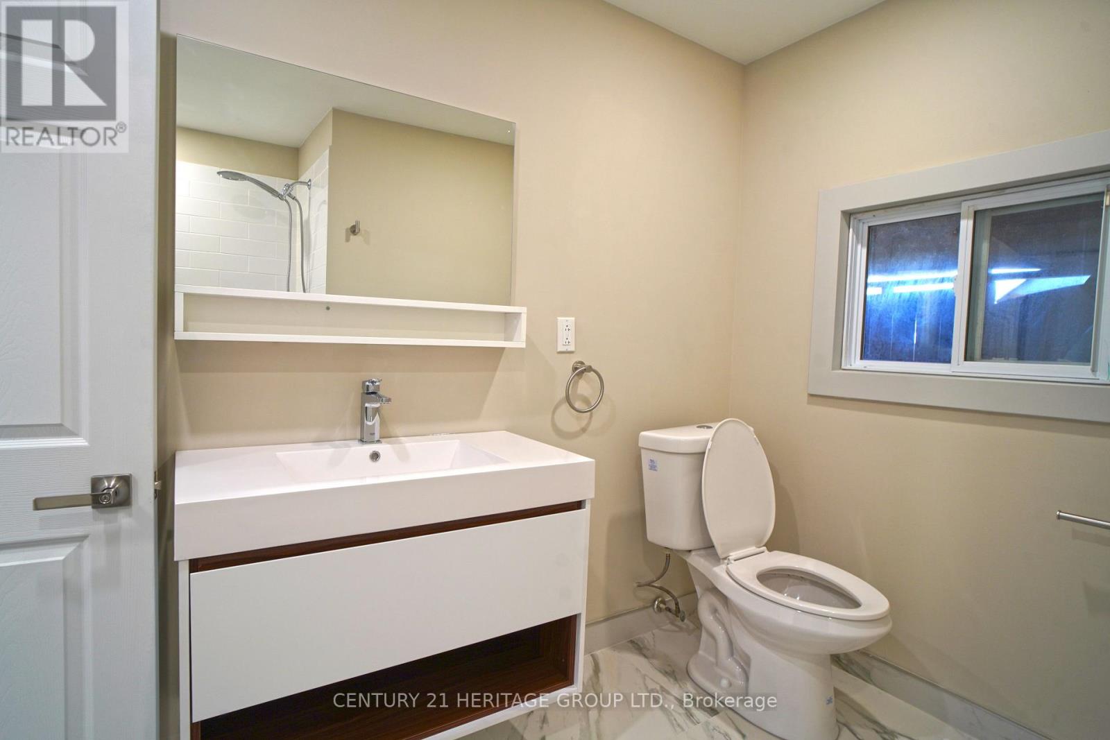 236 Simcoe Avenue, Georgina, Ontario L4P 2H8 - Photo 32 - N12963636