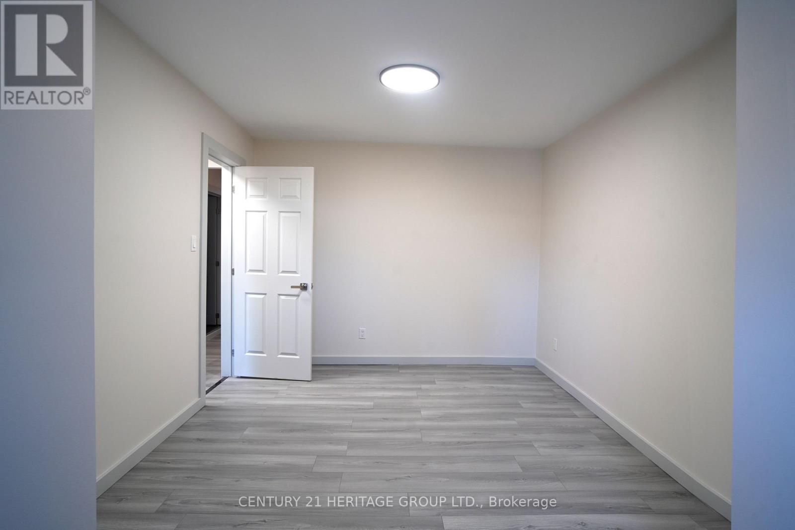 236 Simcoe Avenue, Georgina, Ontario L4P 2H8 - Photo 34 - N12963636