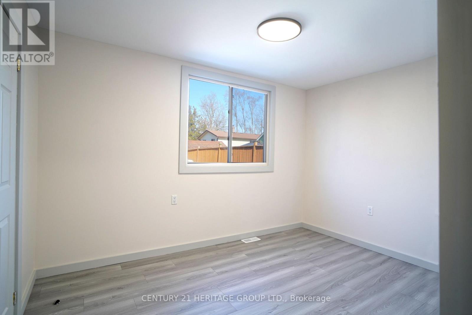 236 Simcoe Avenue, Georgina, Ontario L4P 2H8 - Photo 37 - N12963636