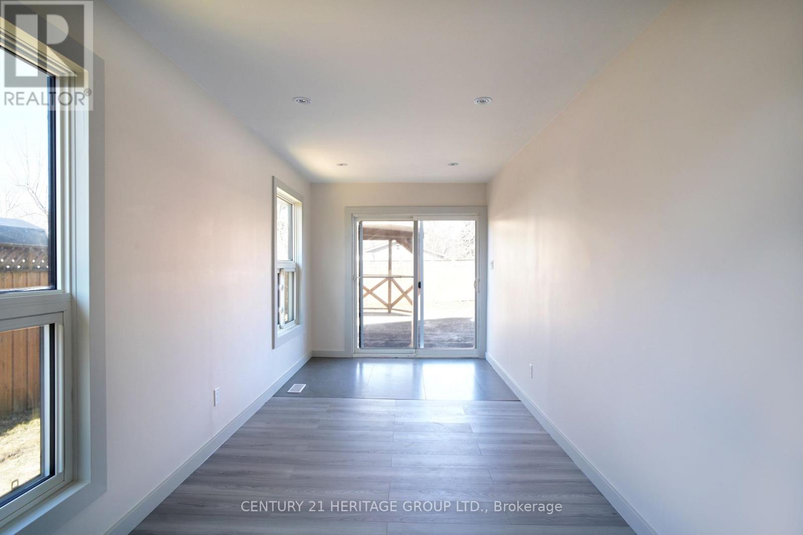 236 Simcoe Avenue, Georgina, Ontario L4P 2H8 - Photo 38 - N12963636