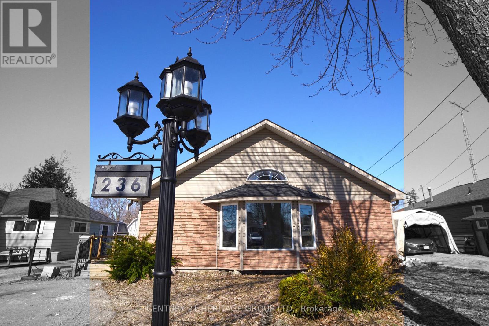 236 Simcoe Avenue, Georgina, Ontario L4P 2H8 - Photo 4 - N12963636