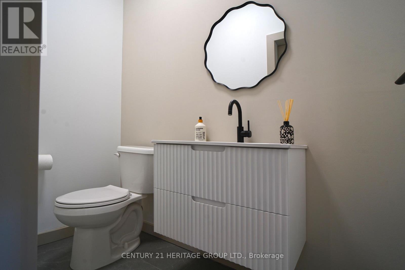 236 Simcoe Avenue, Georgina, Ontario L4P 2H8 - Photo 46 - N12963636