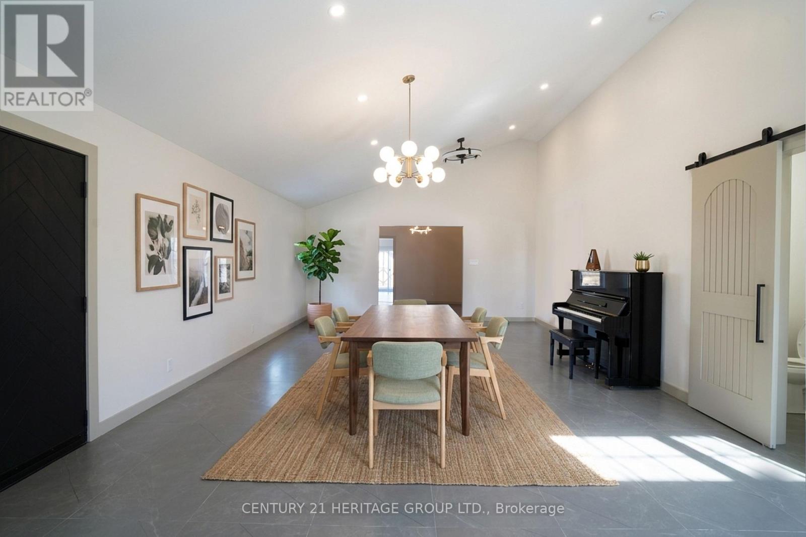 236 Simcoe Avenue, Georgina, Ontario L4P 2H8 - Photo 9 - N12963636