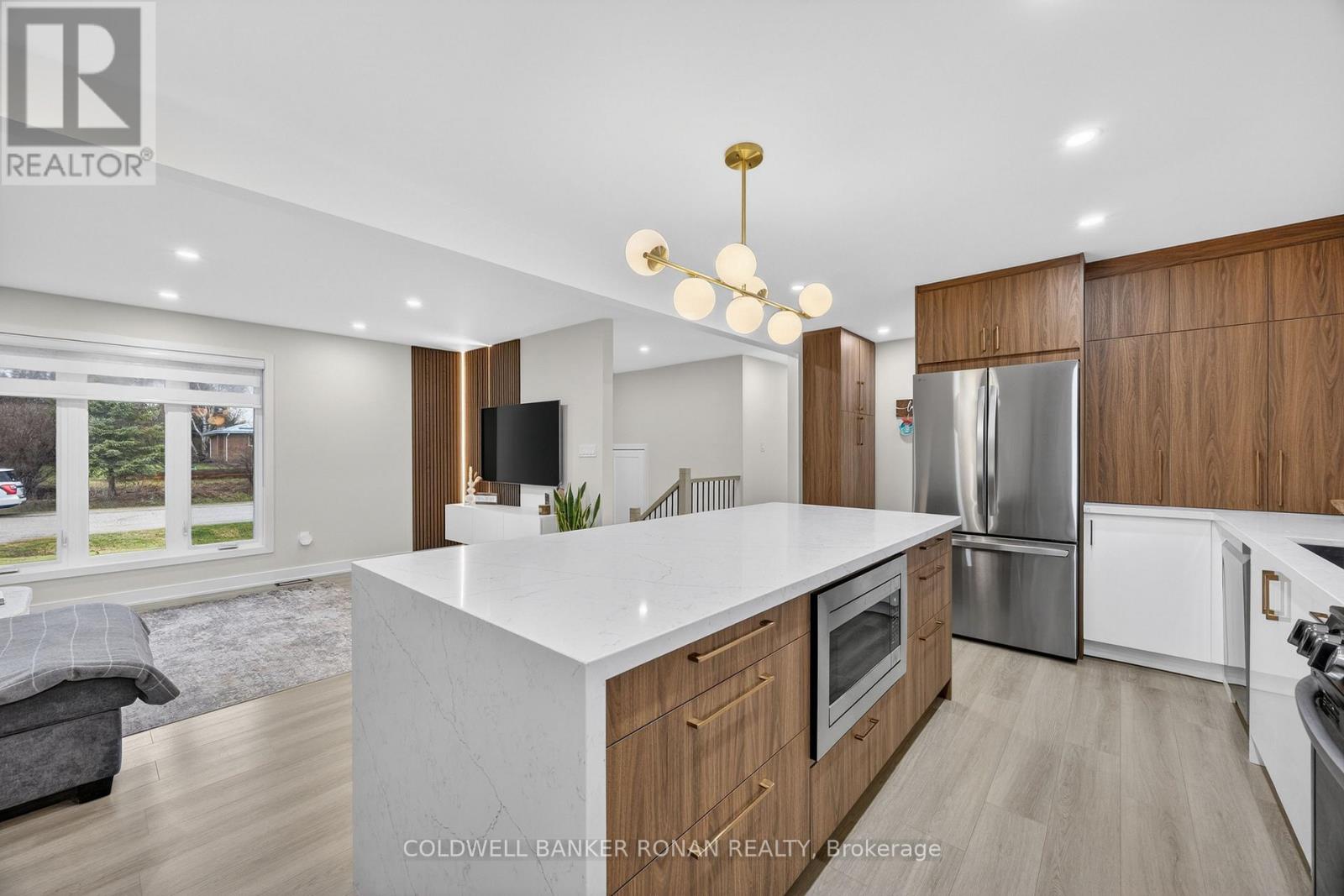 5 John Street, Adjala-Tosorontio, Ontario  L0G 1L0 - Photo 10 - N12963660